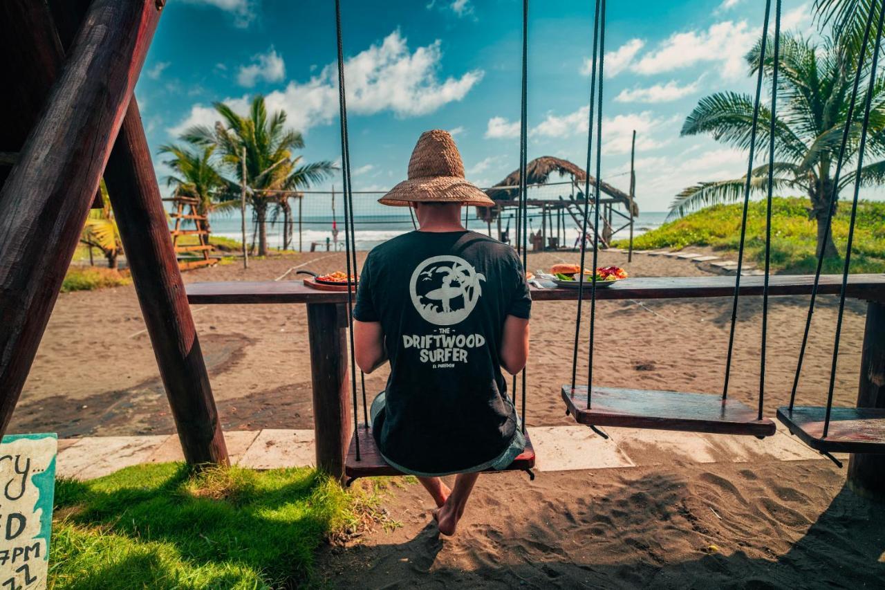 The Driftwood Surfer Beachfront Hostel / Restaurant / Bar, El Paredon El Paredón Buena Vista 外观 照片
