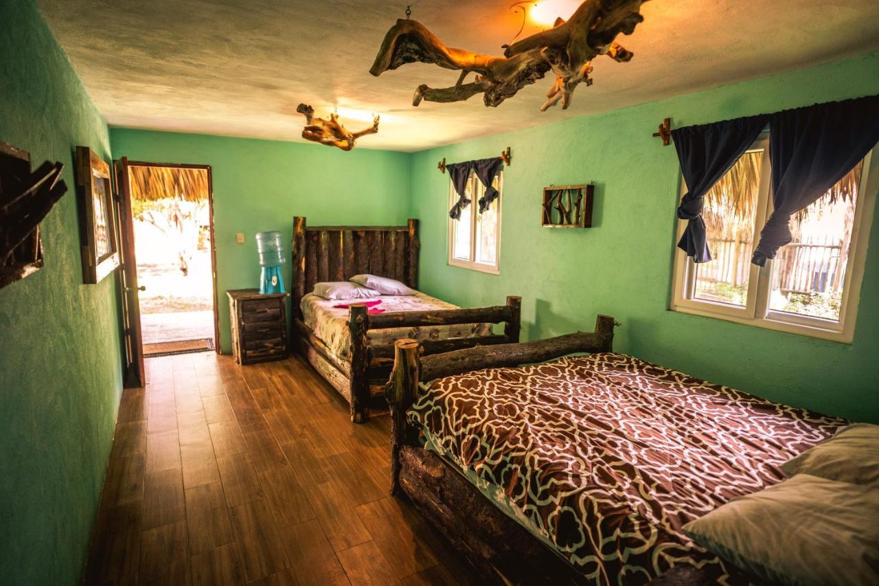 The Driftwood Surfer Beachfront Hostel / Restaurant / Bar, El Paredon El Paredón Buena Vista 外观 照片